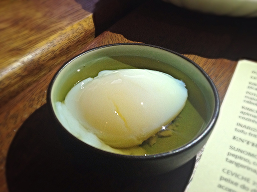 a foto não saiu boa, mas aqui está o onsen tamago servido individualmente!