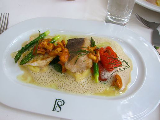 Prato de peixe com legumes (Fonte: Blog Pauly Saal)