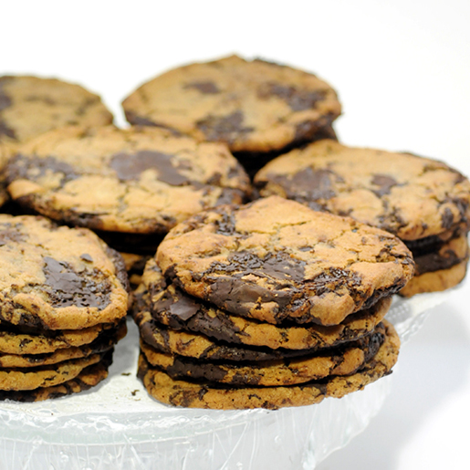 cookie com pedaço grandes de chocolate amargo e sal marinho – o segredo dessa receita é que a massa é refrigerada por 24h antes de assar, assim os sabores ficam mais intensos