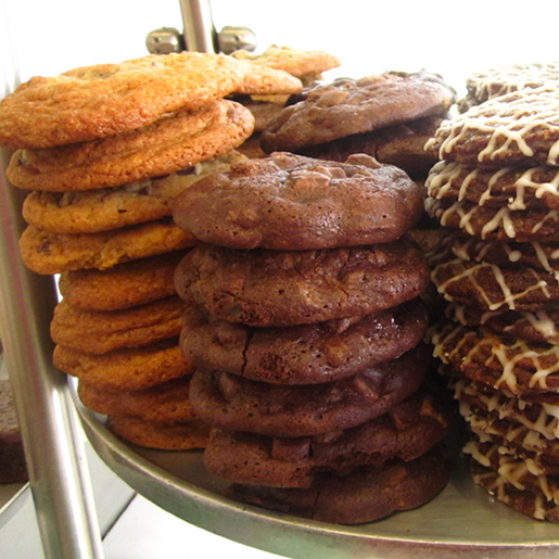 o famoso cookie chamado “Ooey Gooey Chocolate Chip” feito com três tipos de chocolate