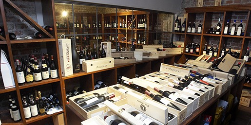 As mil opções de vinhos da casa (Fonte: Site La Finestra)