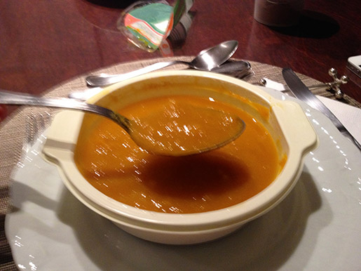 Sopa de abóbora - a foto está horrorosa e desfocada mas não faz jus ao sabor delicioso dessa sopa!
