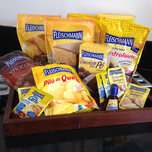 Ganhamos uma sacola com produtos da Fleischmann para podermos nos aventurar na cozinha de casa! Acompanhava um livrinho cheio de dicas.
