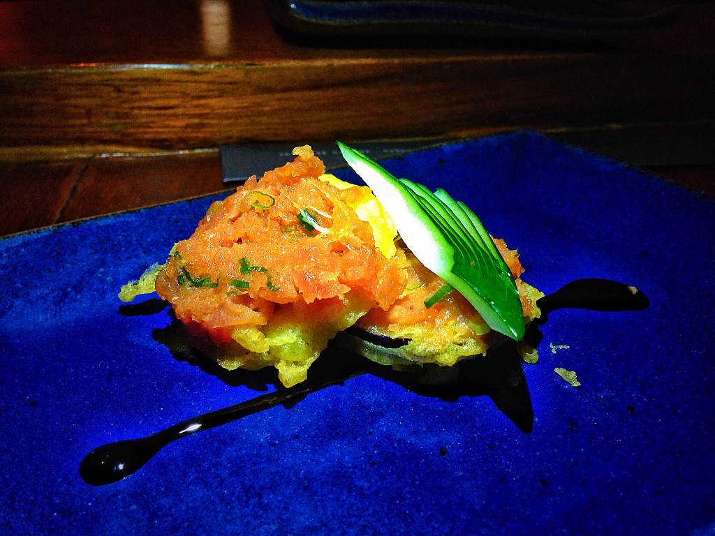 couvert - tempurá de beringela com tartar de atum.