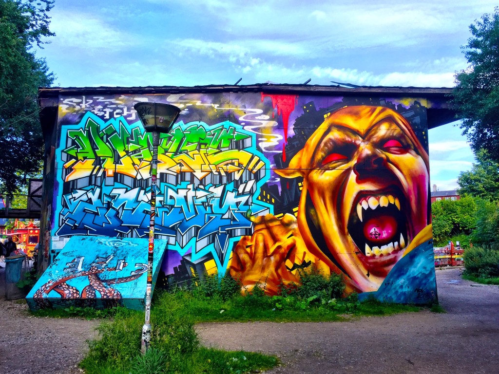 Grafitti em Christiania, antes de entrar na área que não é permitido tirar fotos