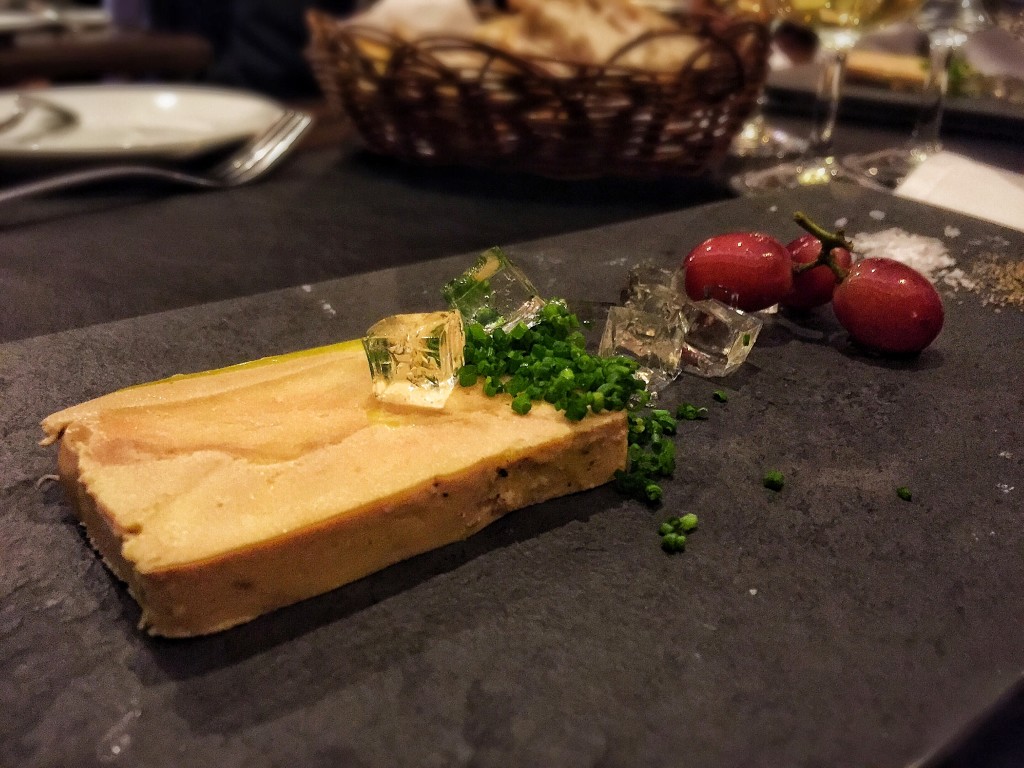 Terrine de foie gras com gelée de champagne e uvas com baunilha